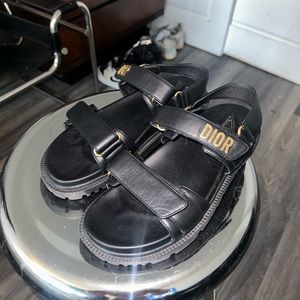 Wear it only one time almost brand new